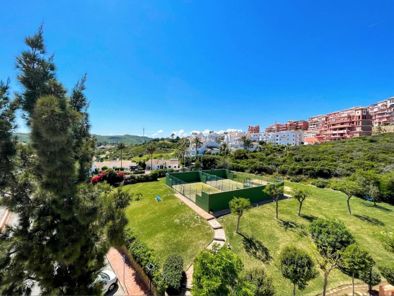 Duquesa Suites Golf And Garden Castillo de Sabinillas ภายนอก รูปภาพ